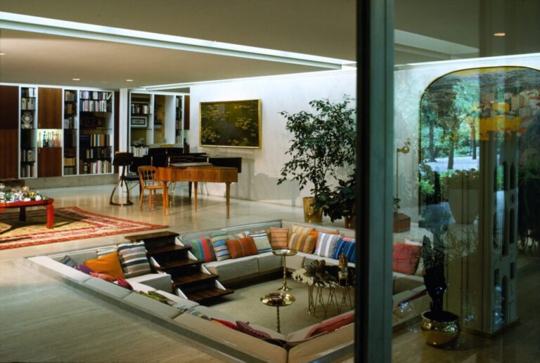 Conversation Pits: Photos of the Popular 70s Trend