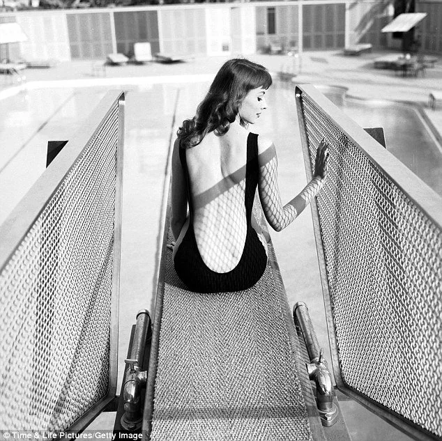 Stunning Photos of Vikki ‘The Back’ Dougan: A Timeless Icon of Glamour