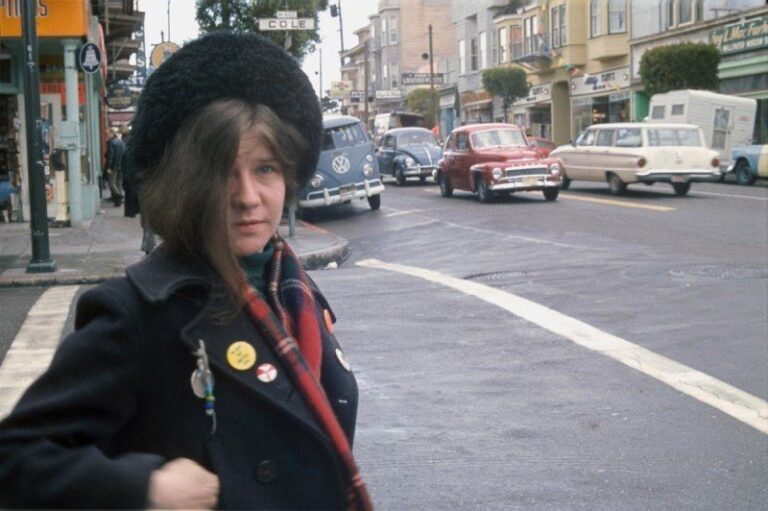 Iconic Photos of San Francisco in the 1960s: Capturing a Decade of Change