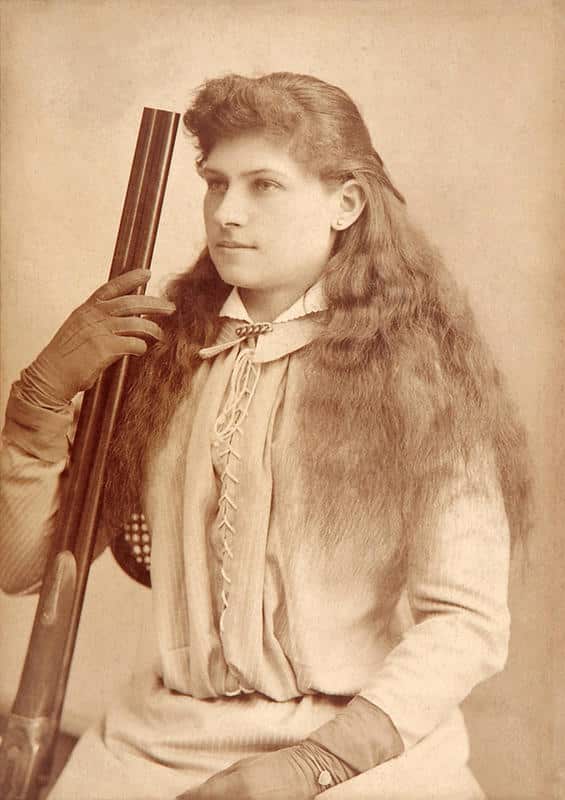 The Fascinating Life of Annie Oakley in Photos