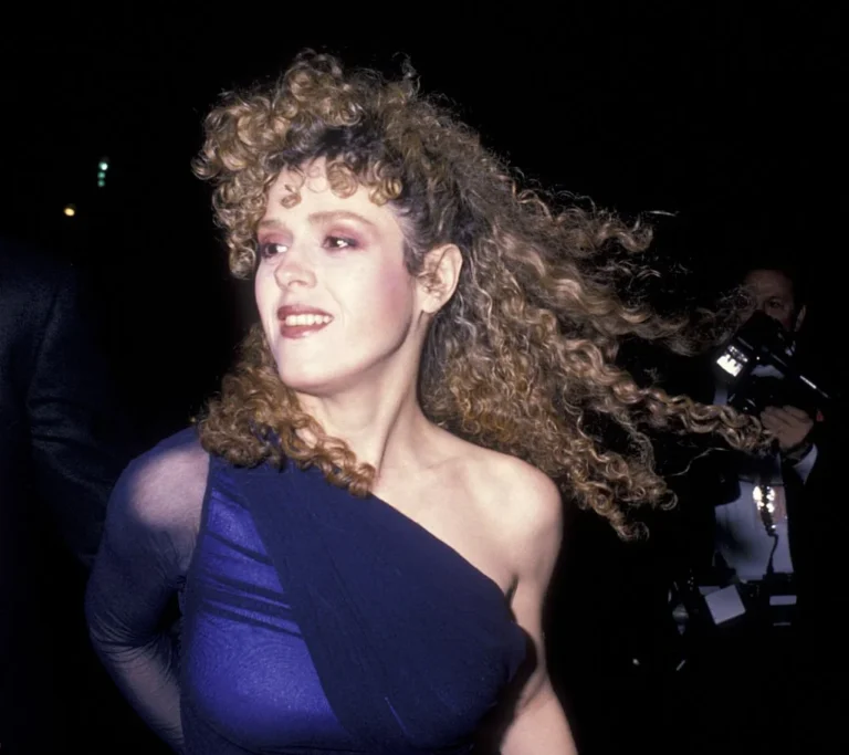 Glamorous Photos of Bernadette Peters in the 70s and 80s: A Nostalgic Look