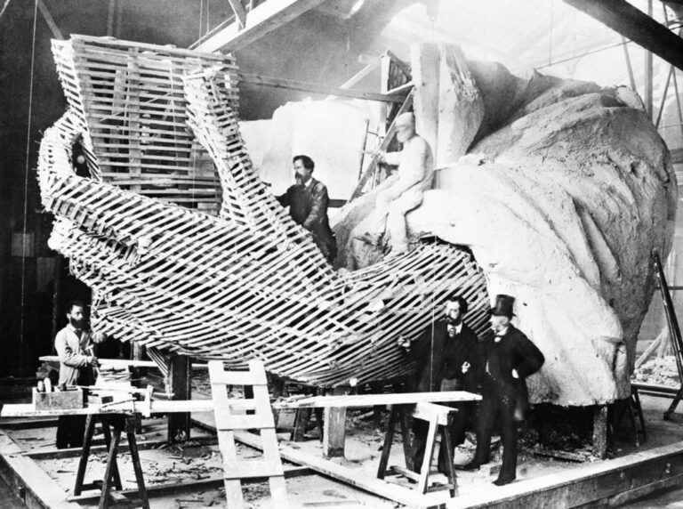 14 Iconic Photos of the Statue of Liberty Under Construction